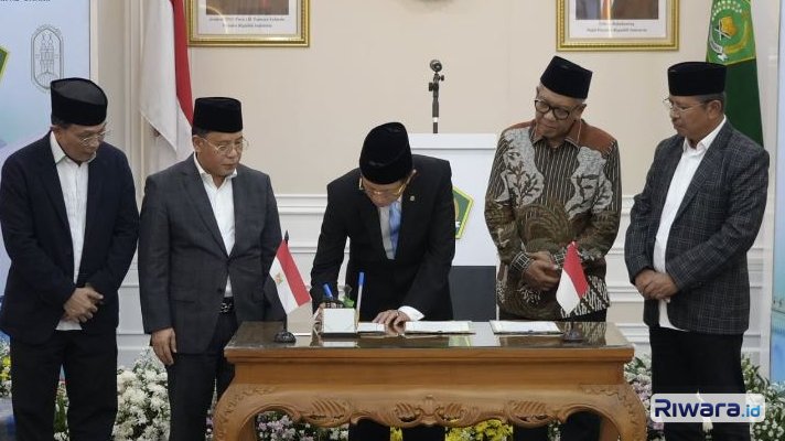 Menag Nasaruddin Umar menandatangani Nota Kesepahaman Kemenag dengan Al-Azhar Asy-Syarif Mesir